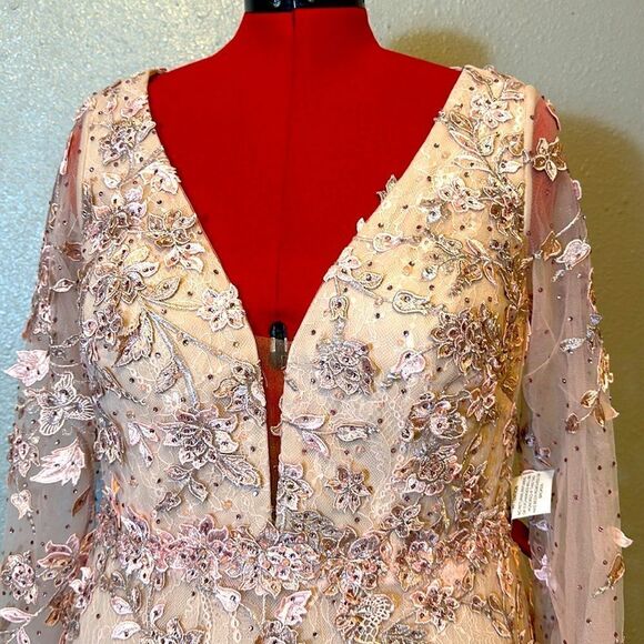 NEW Mac Duggal women’s floral appliqué long sleeve lace A-line gown size 14 - Picture 5 of 13